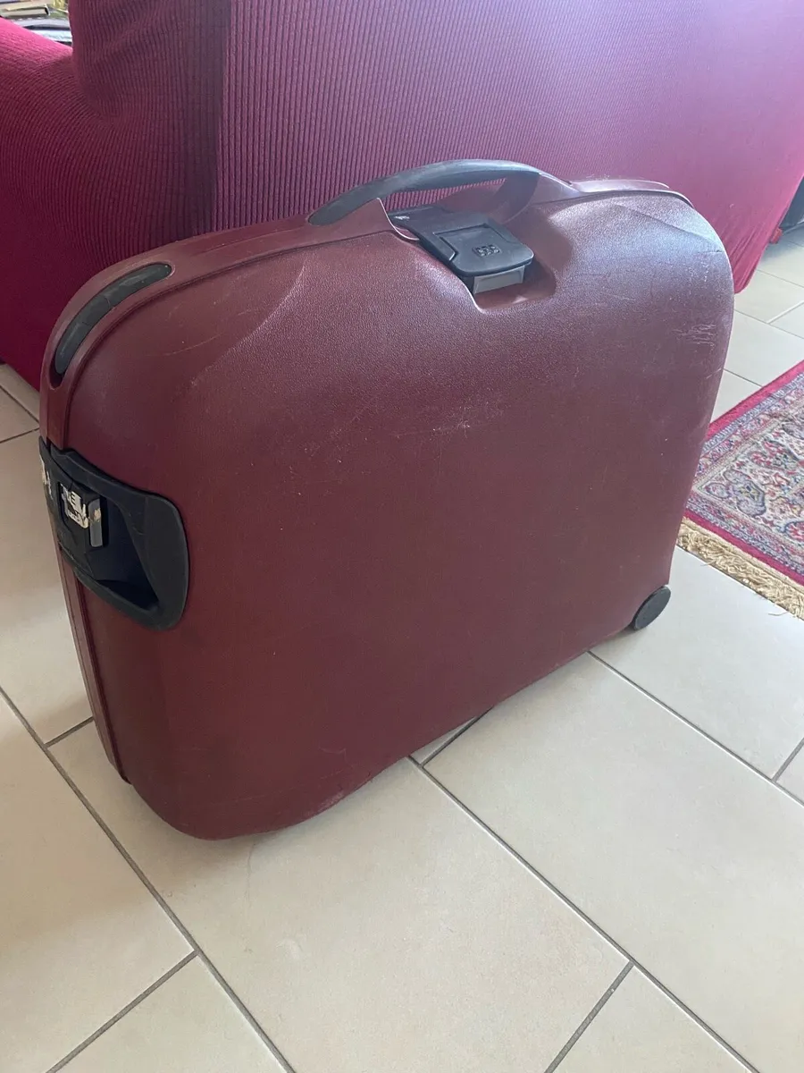 Large Hardshell Samsonite Suitcase - Image 1