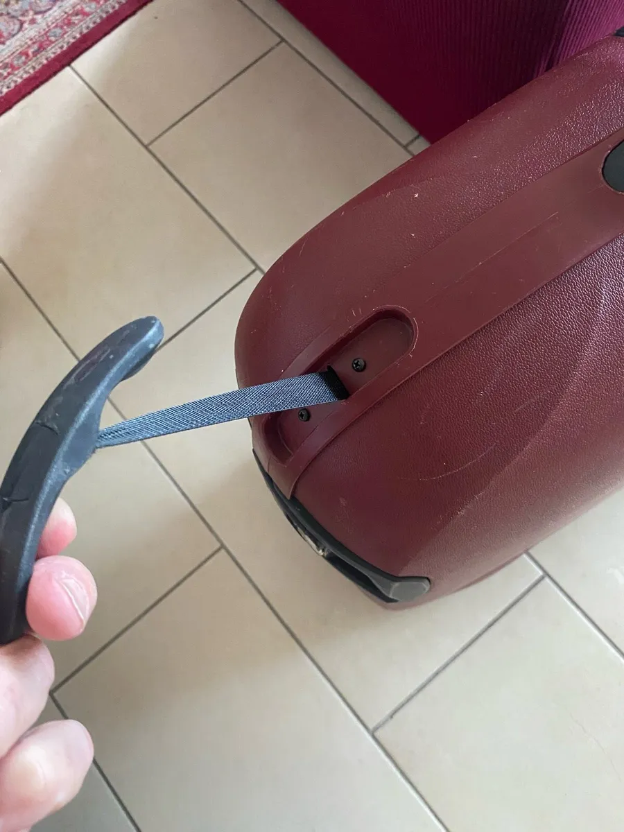 Large Hardshell Samsonite Suitcase - Image 2