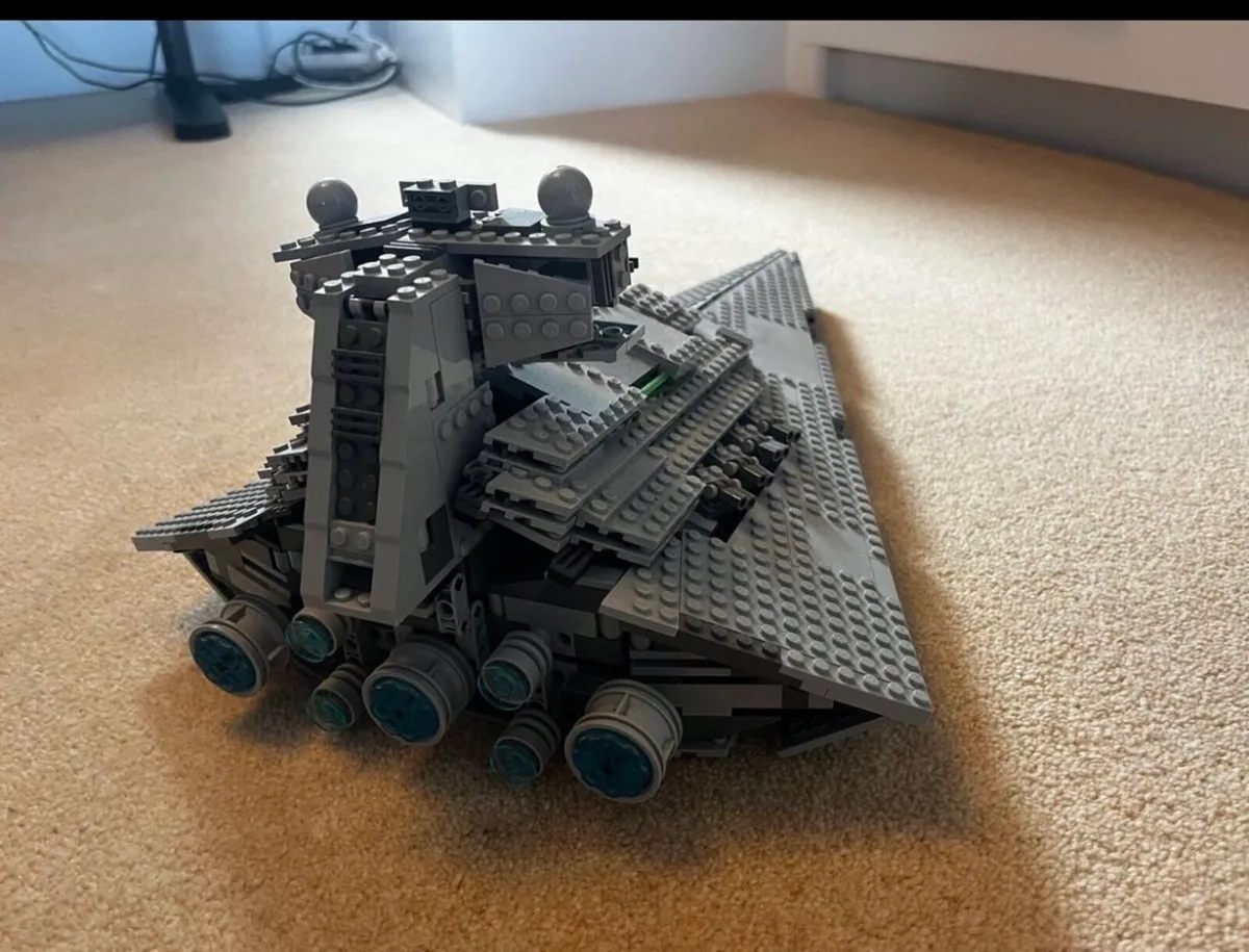 Lego Star Wars Imperial Star Destroyer - Image 3