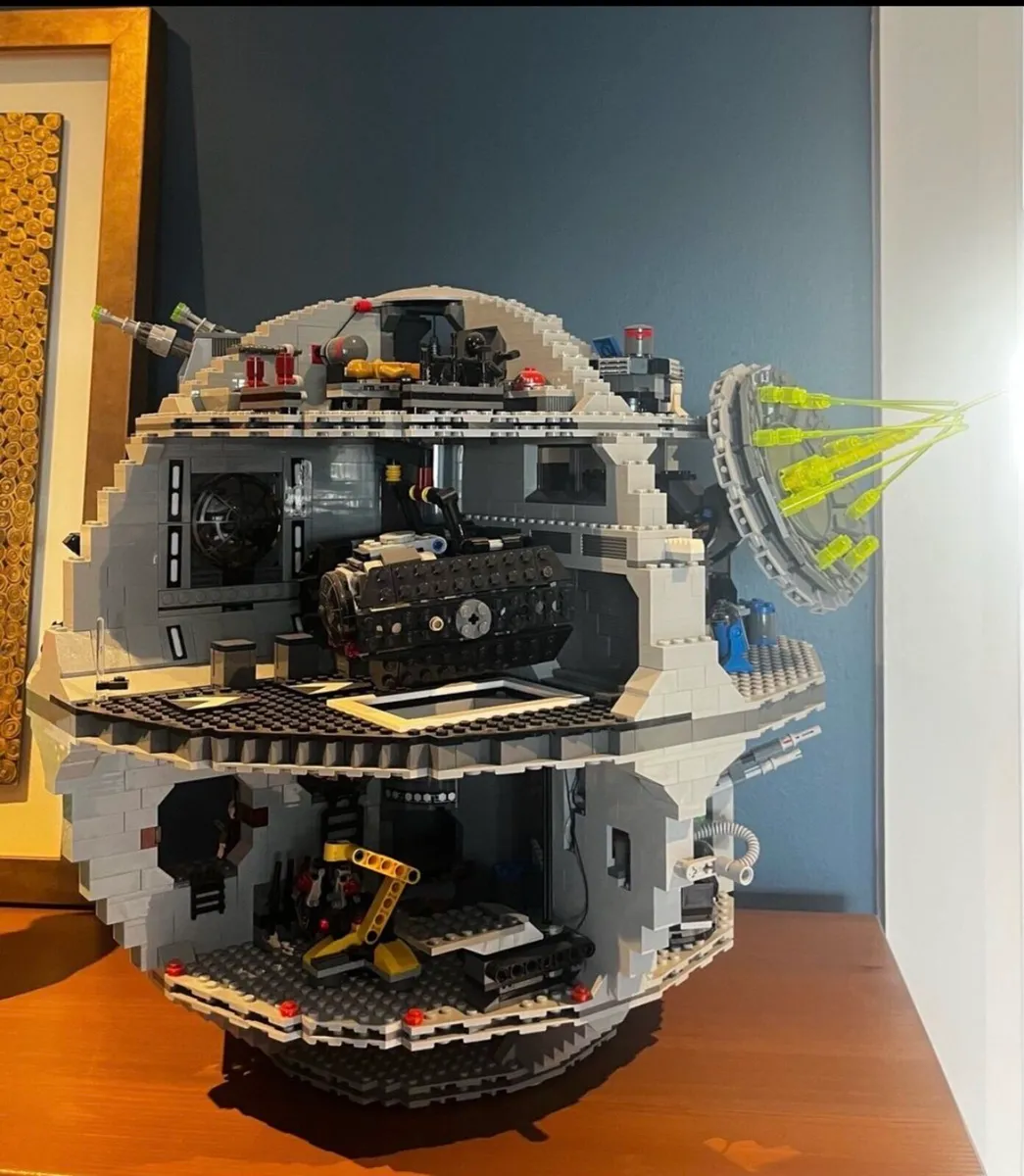Lego Star Wars Death Star UCS - Image 1