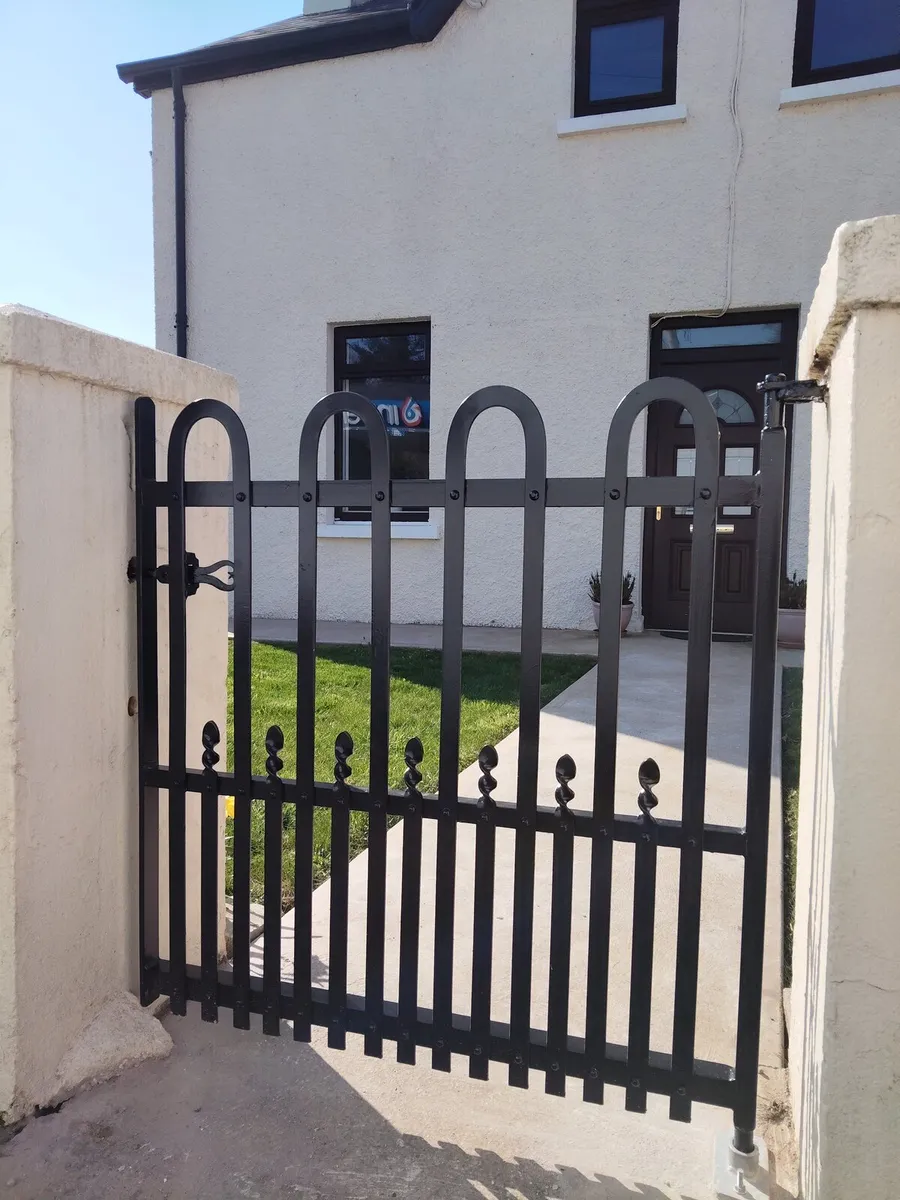 Traditional riveted gates - Image 1