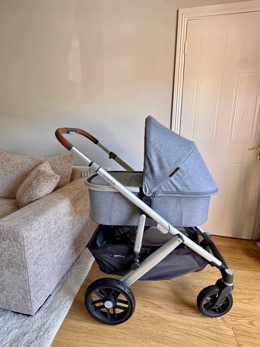 Uppababy Vista V2 Pushchair & Carrycot - Image 1