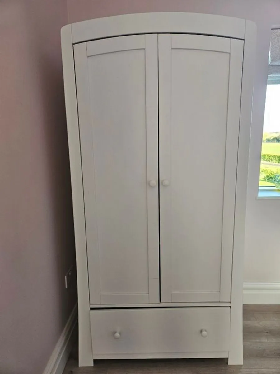 Kids wardrobe - Image 1