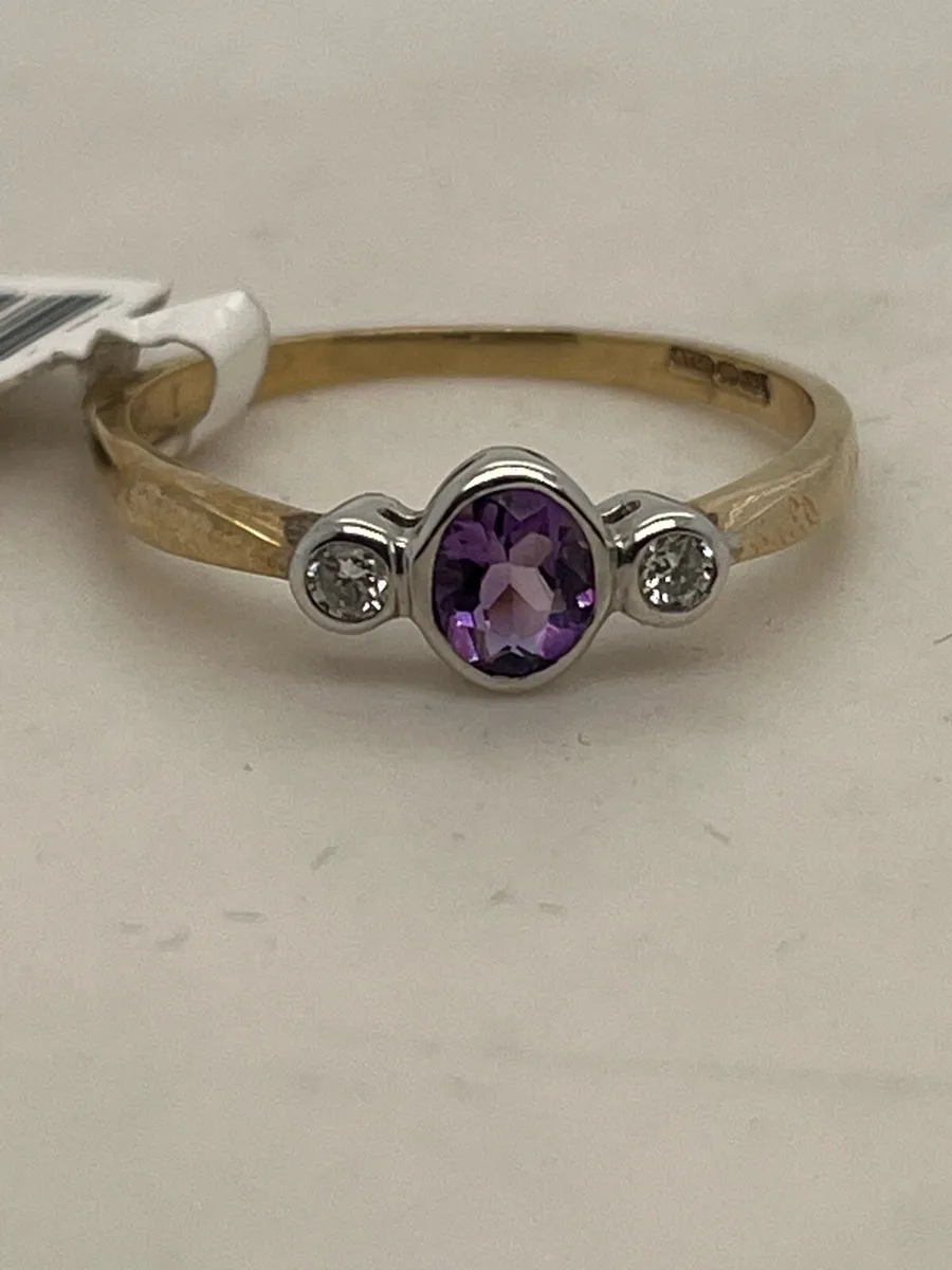 9k gold purple stone ring with diamonds. - Image 1