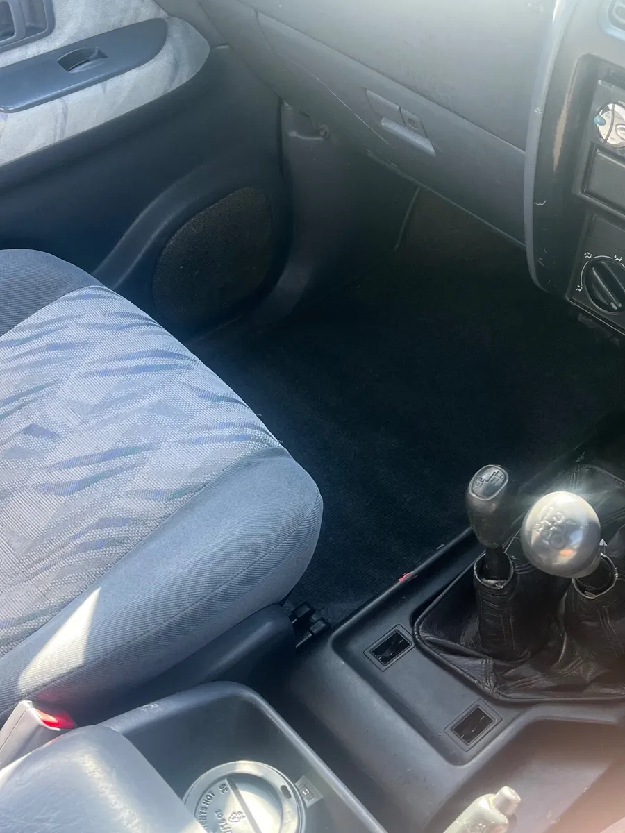 Toyota Land Cruiser 2003 - Image 2