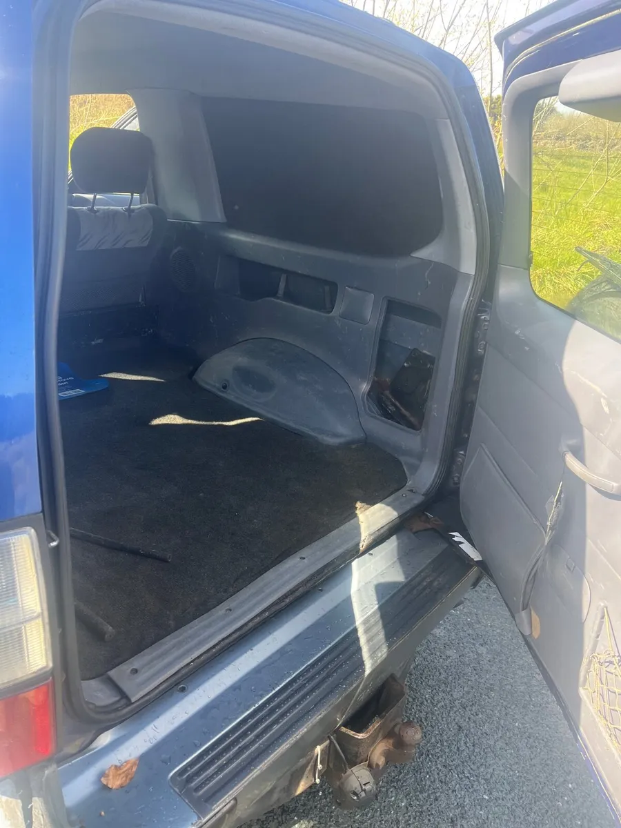 Toyota Land Cruiser 2003 - Image 3