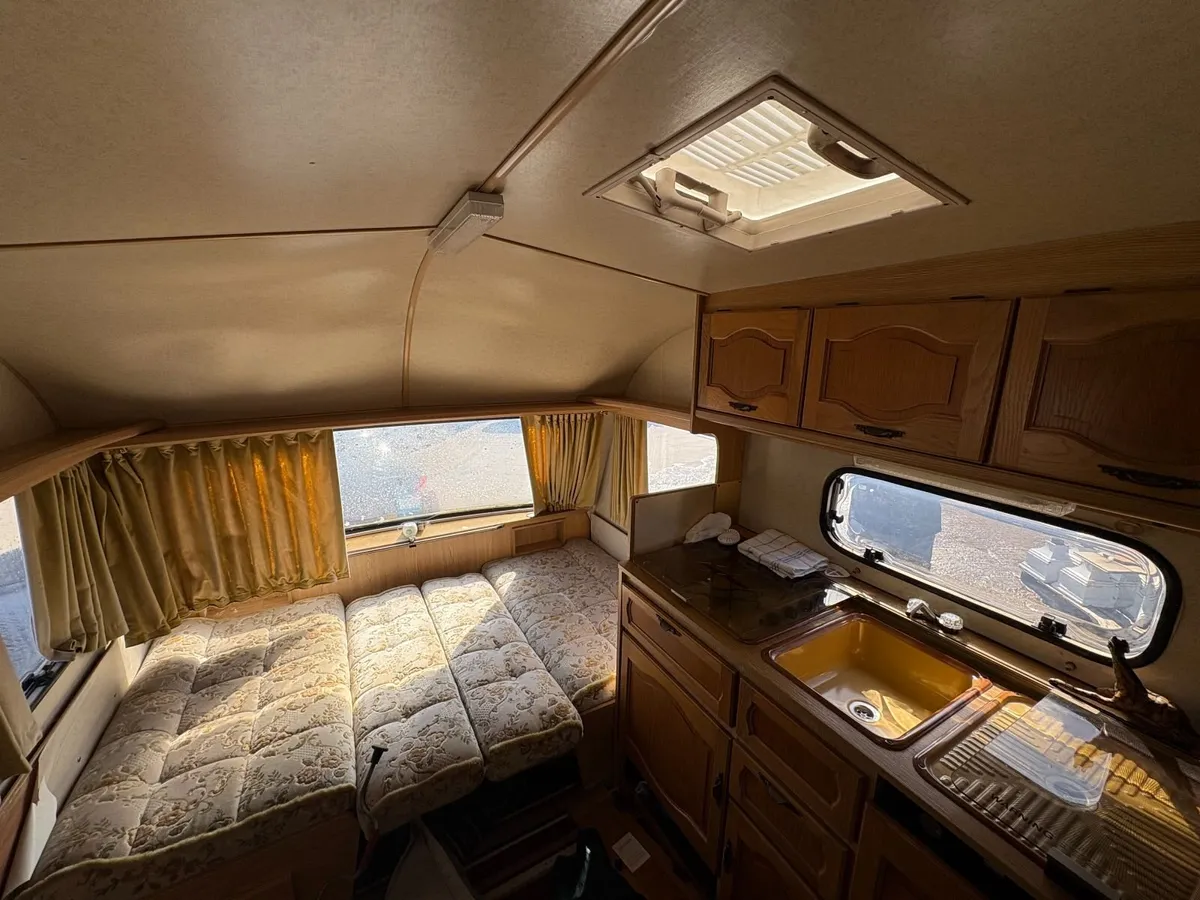 Small cheap caravan . Jubilee Pioneer. - Image 2