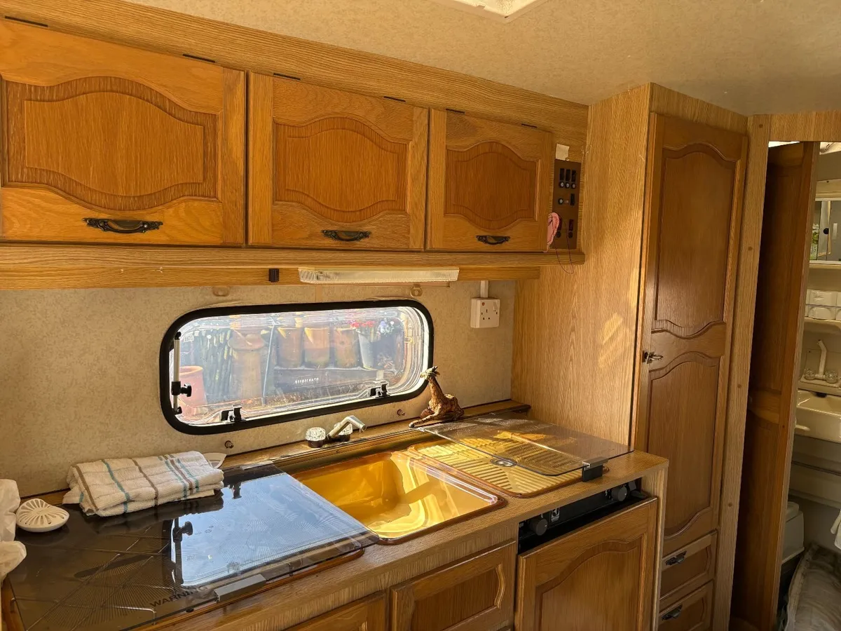 Small cheap caravan . Jubilee Pioneer. - Image 4