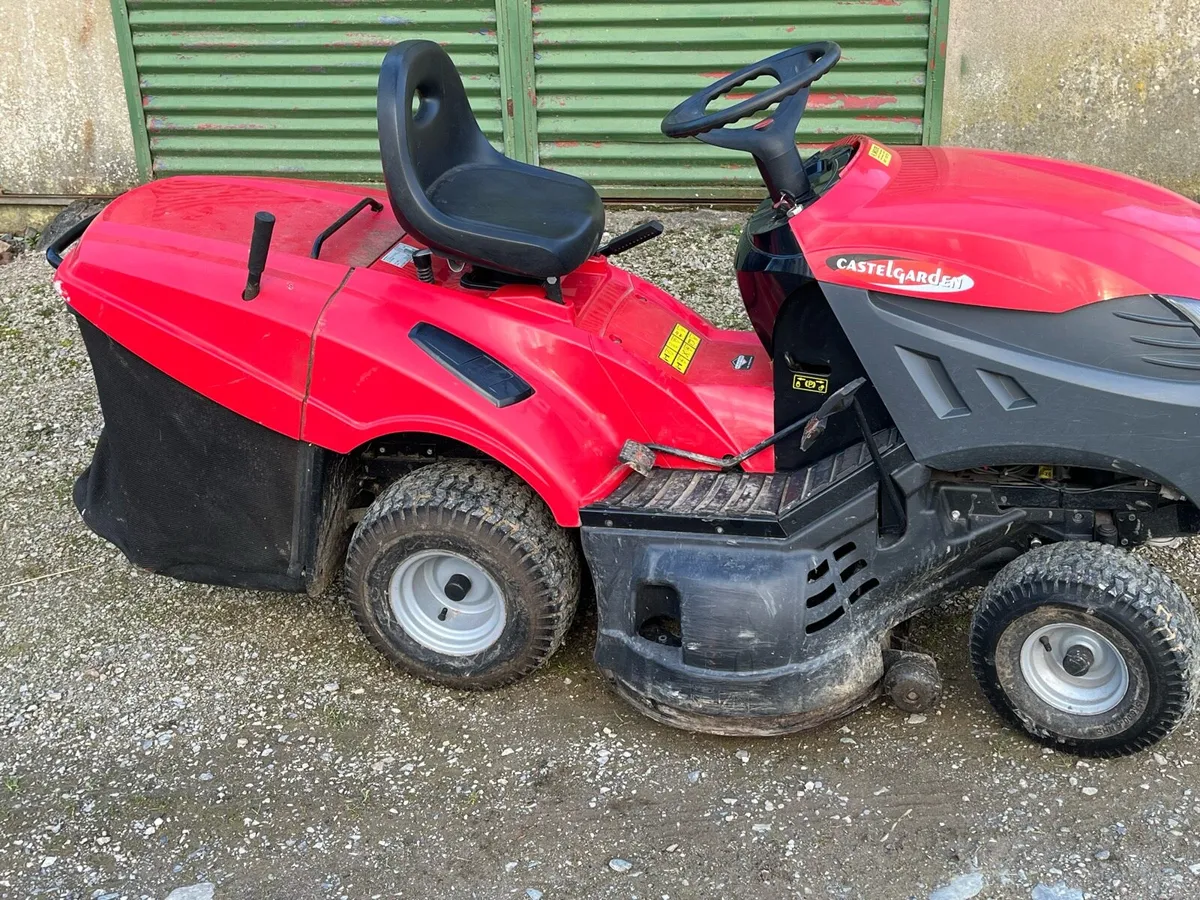 Castle garden - Image 4