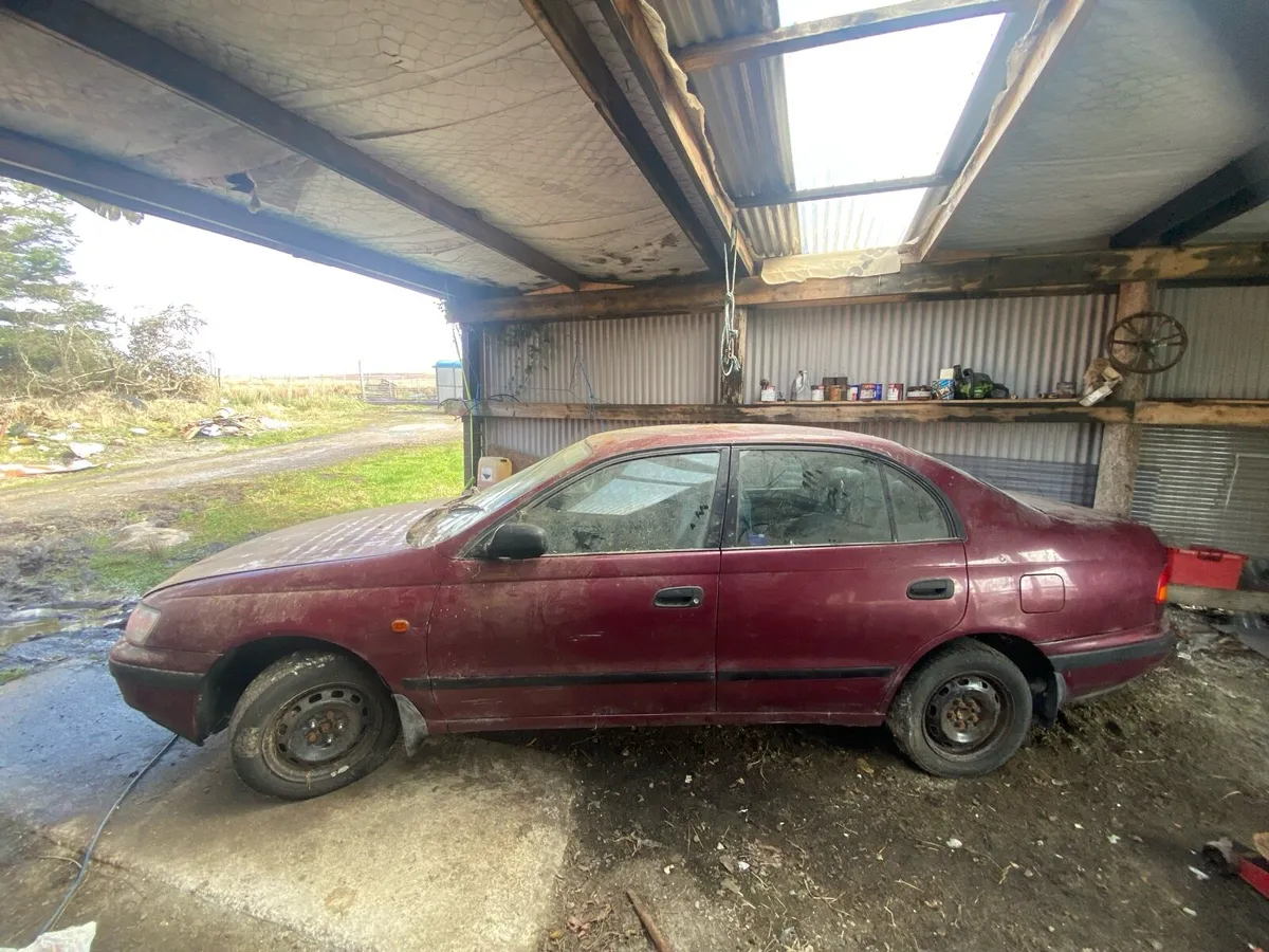 Toyota carina e - Image 2
