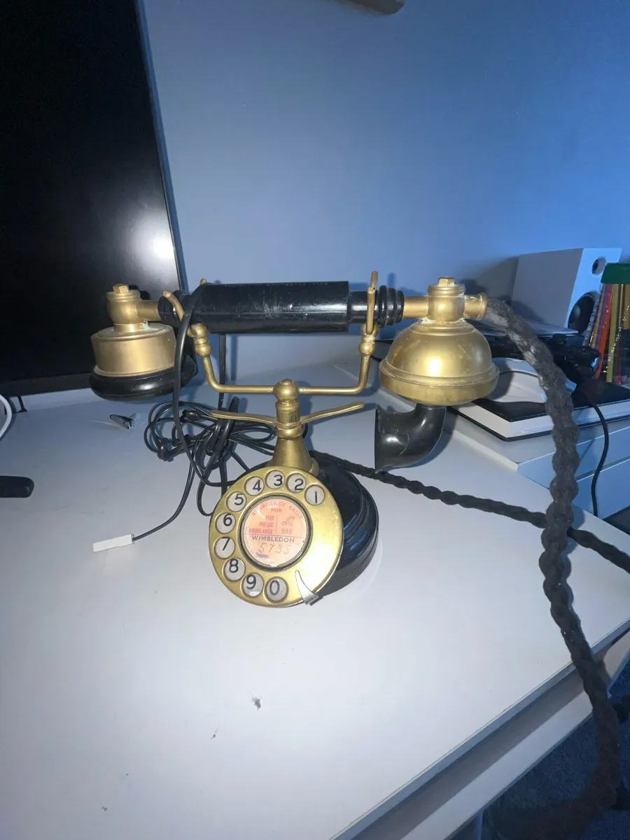 Antique phone - Image 1