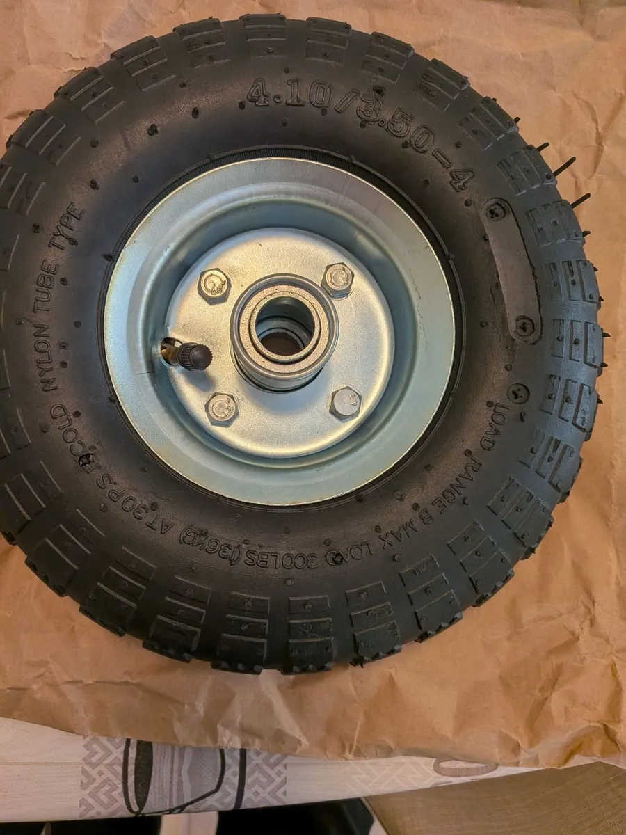 Wheelbarrow wheel - Image 4