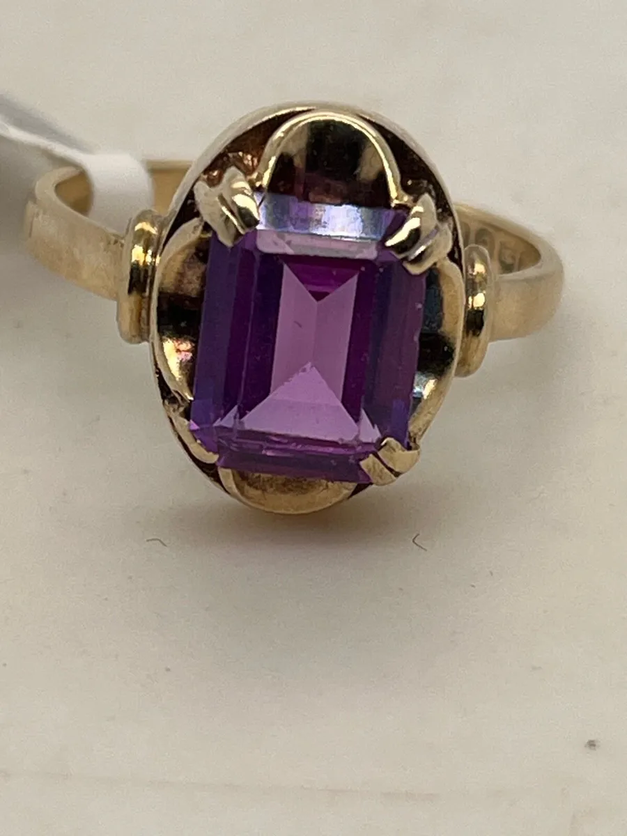 9k gold purple stone ring. - Image 1