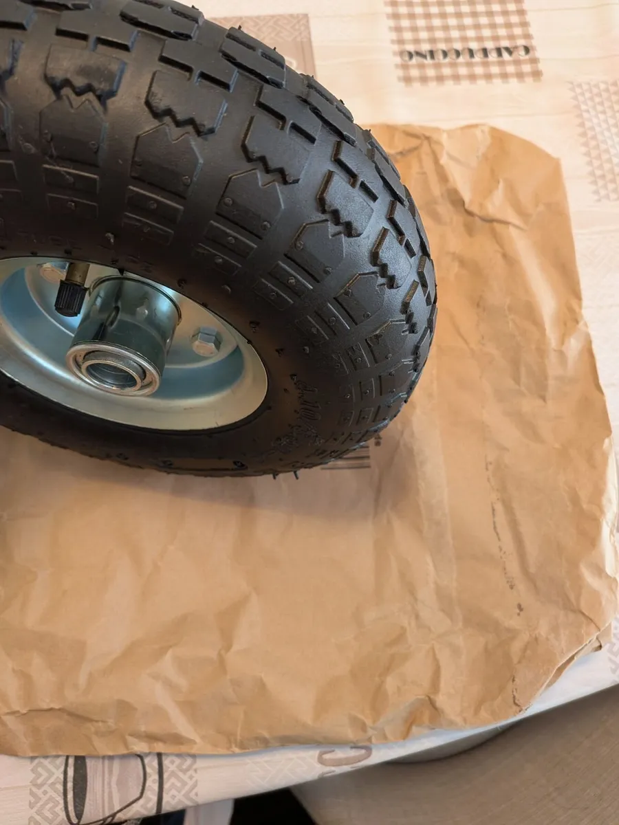 Wheelbarrow wheel - Image 2