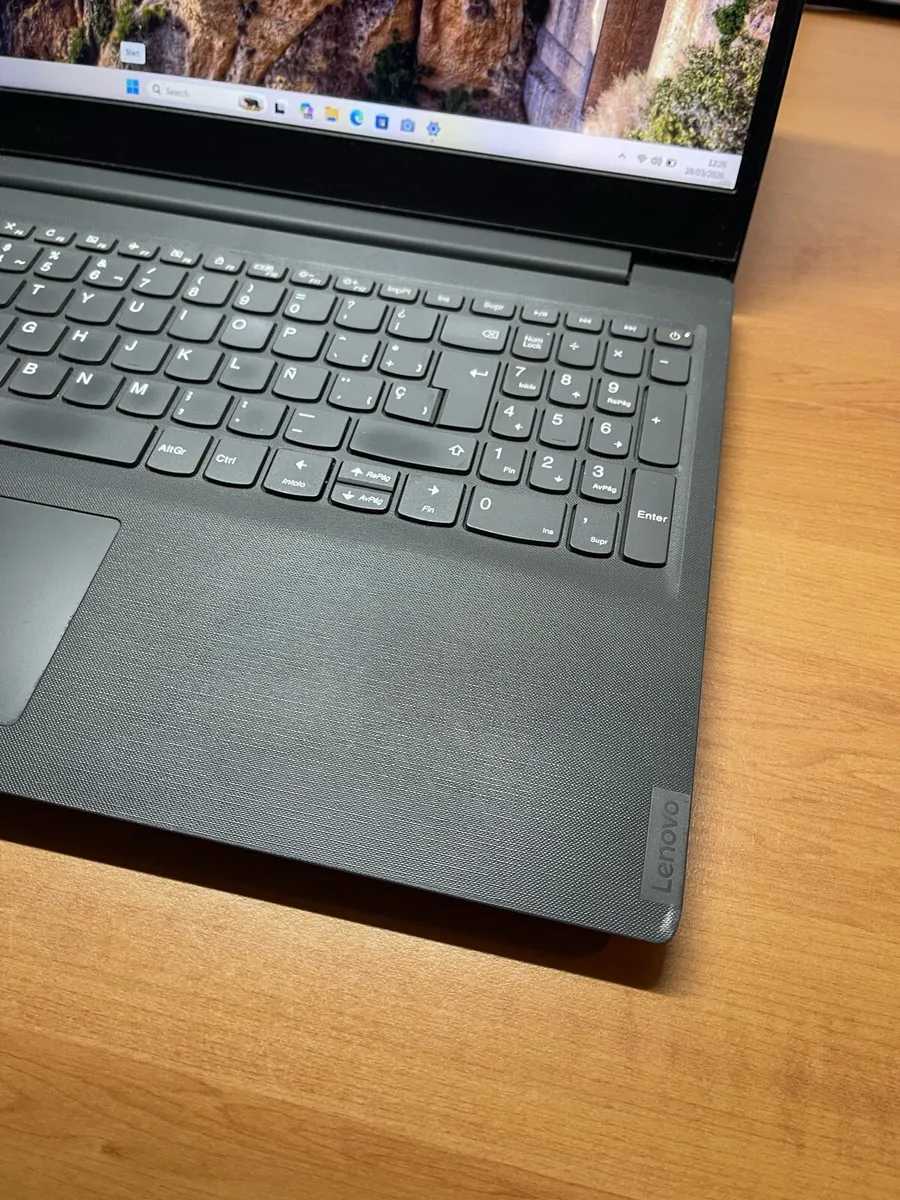 Cheap i7 pro Laptop 8/256 Windows 11 pro - Image 2