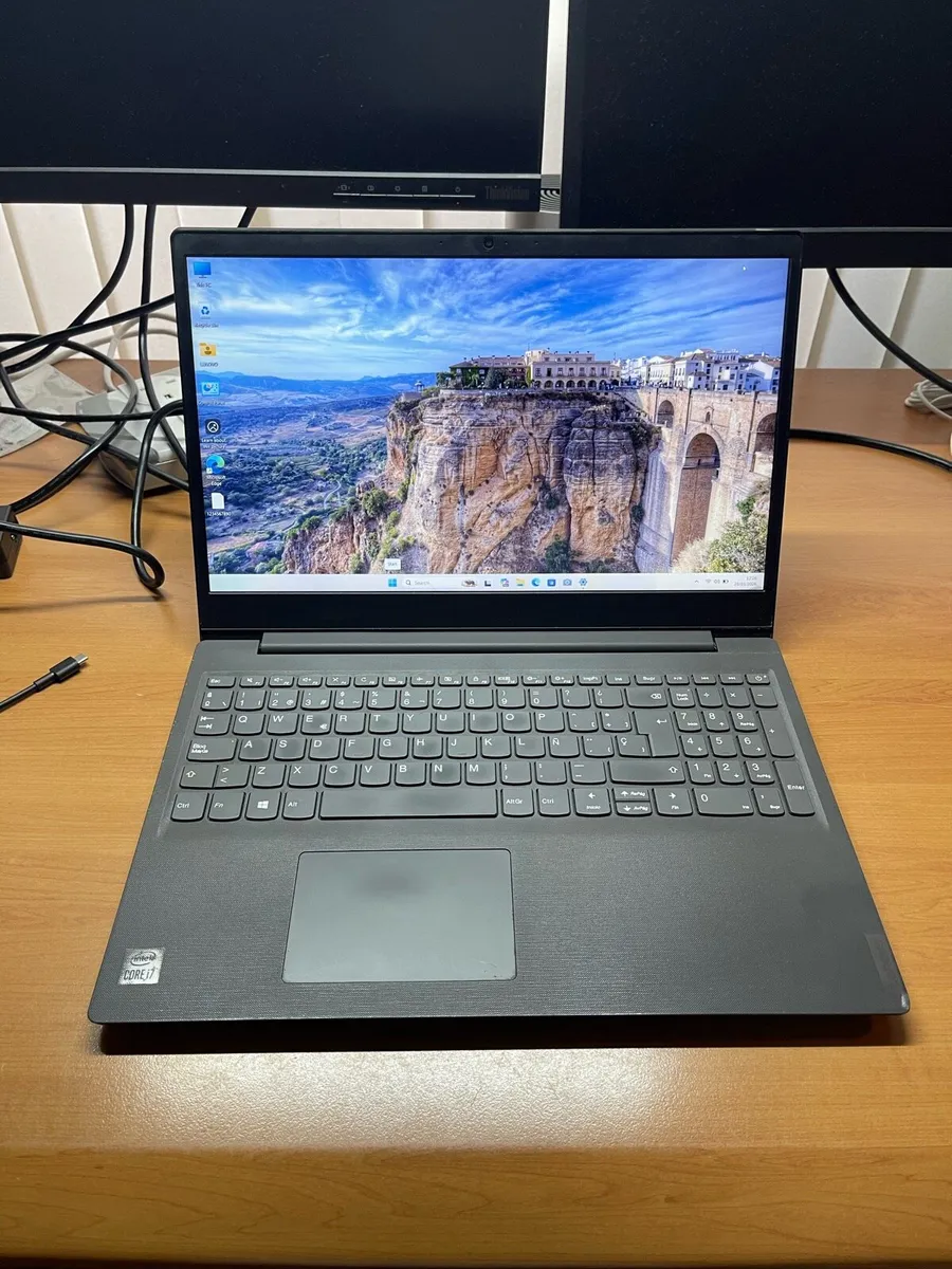 Cheap i7 pro Laptop 8/256 Windows 11 pro - Image 1
