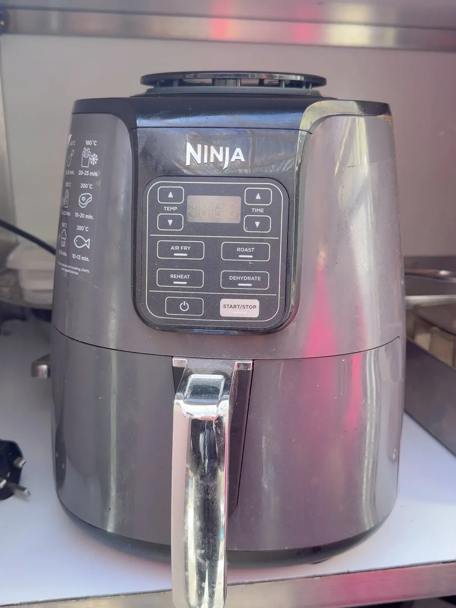 Almost new air fryer - Image 1