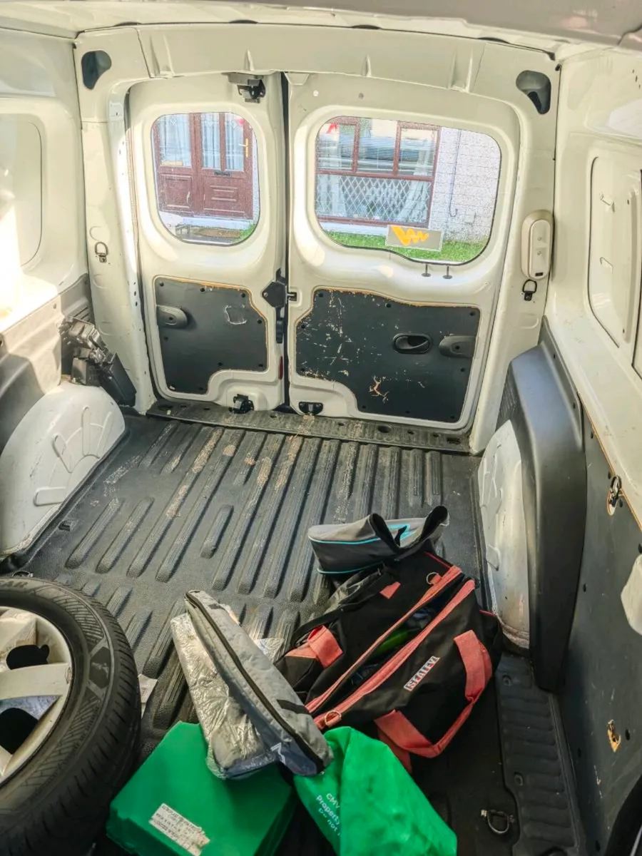 Renault kangoo ze 33kw business van - Image 2