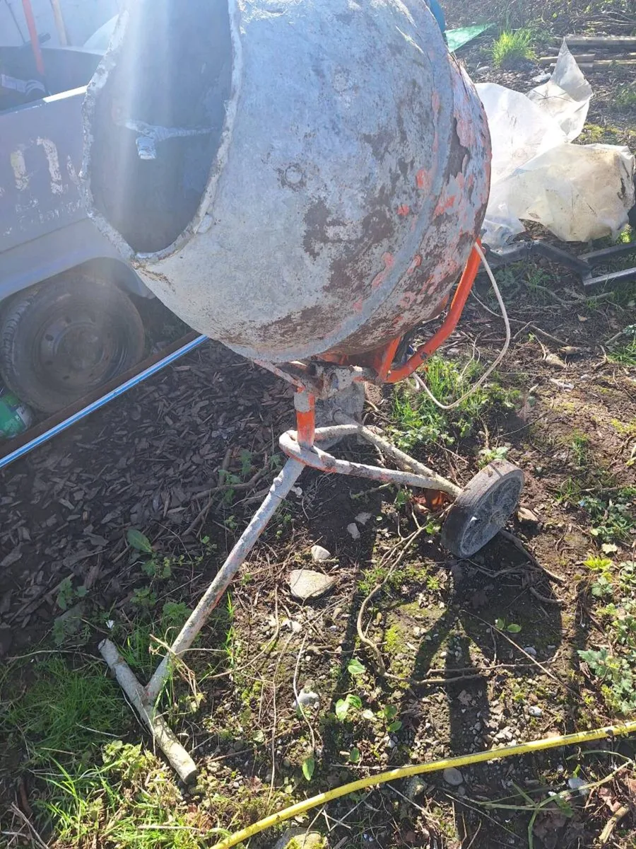 Cement mixer with stand for sale - Image 4