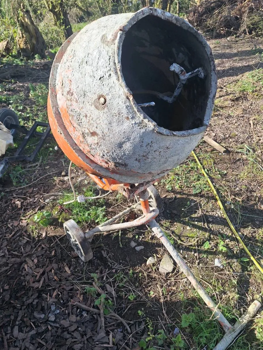 Cement mixer with stand for sale - Image 2