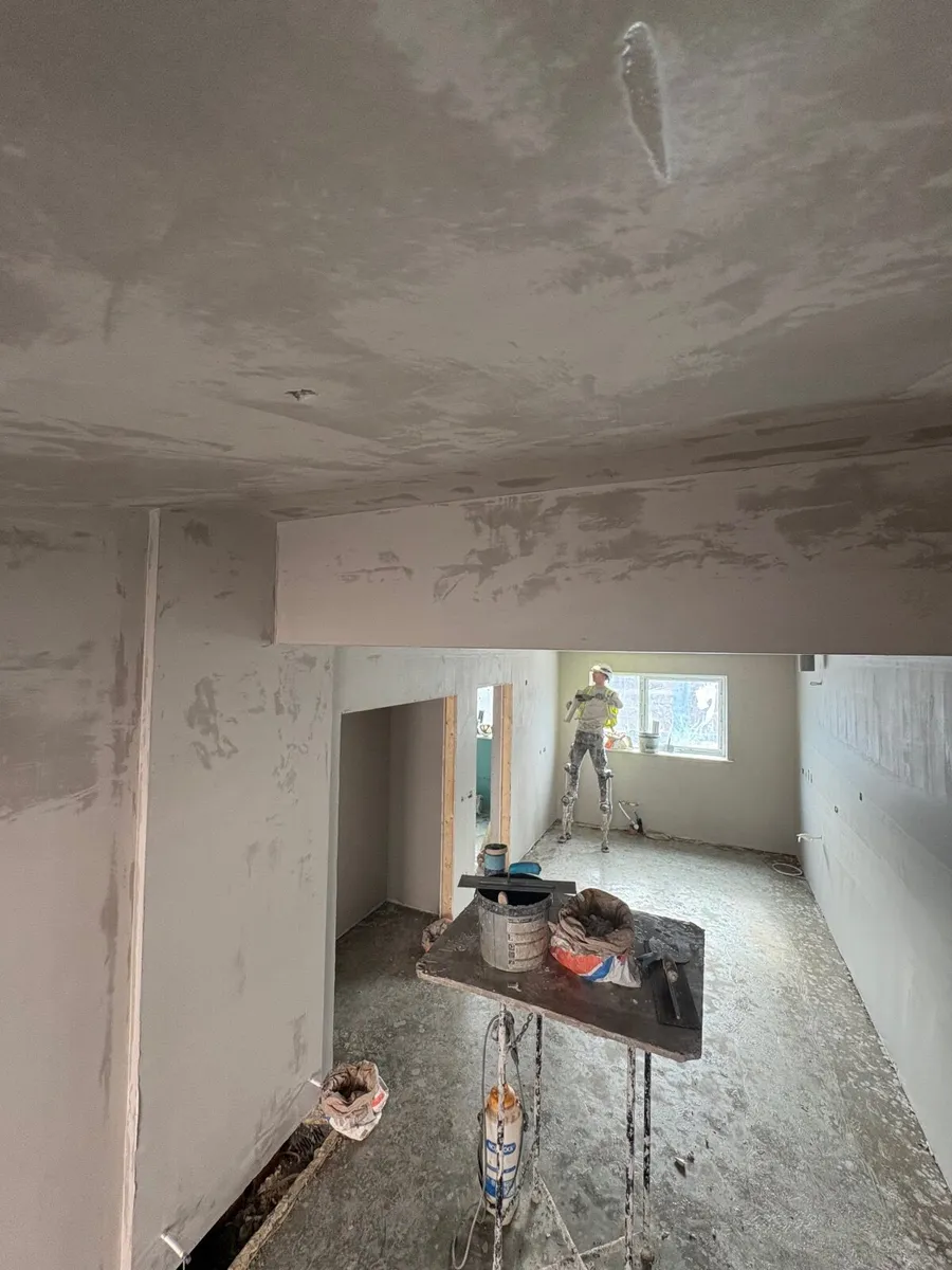 Plastering walls and celling - Image 4