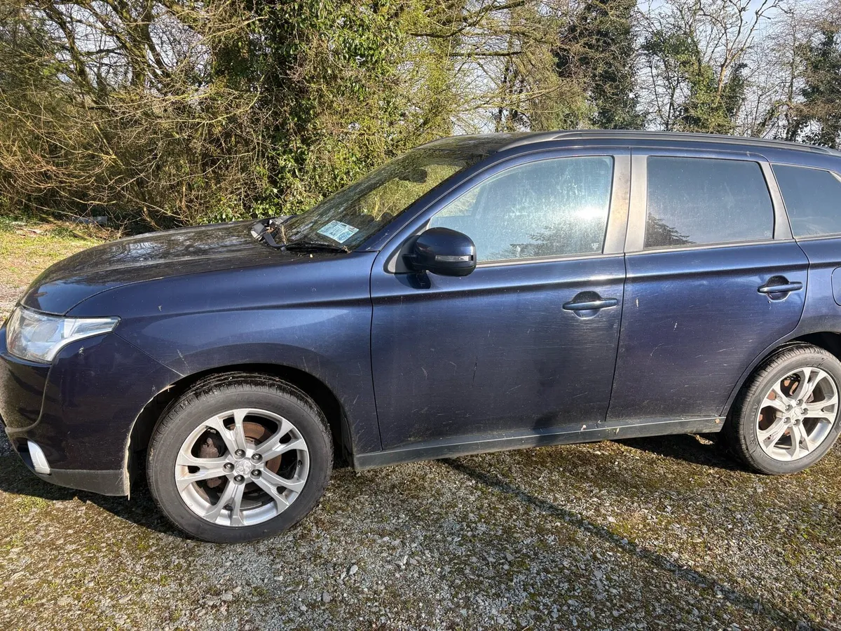 2014 Mitsubishi Outlander - Image 1
