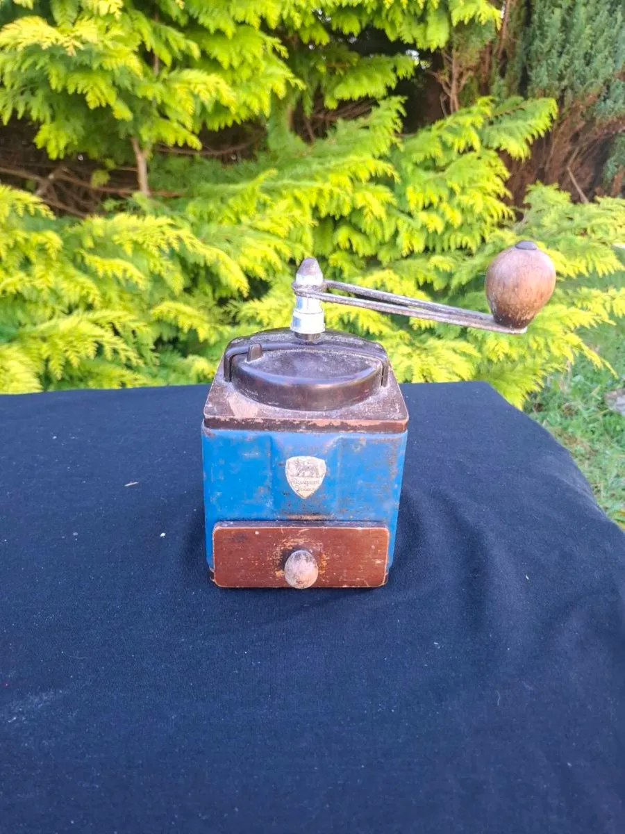 Working antique coffee grinder