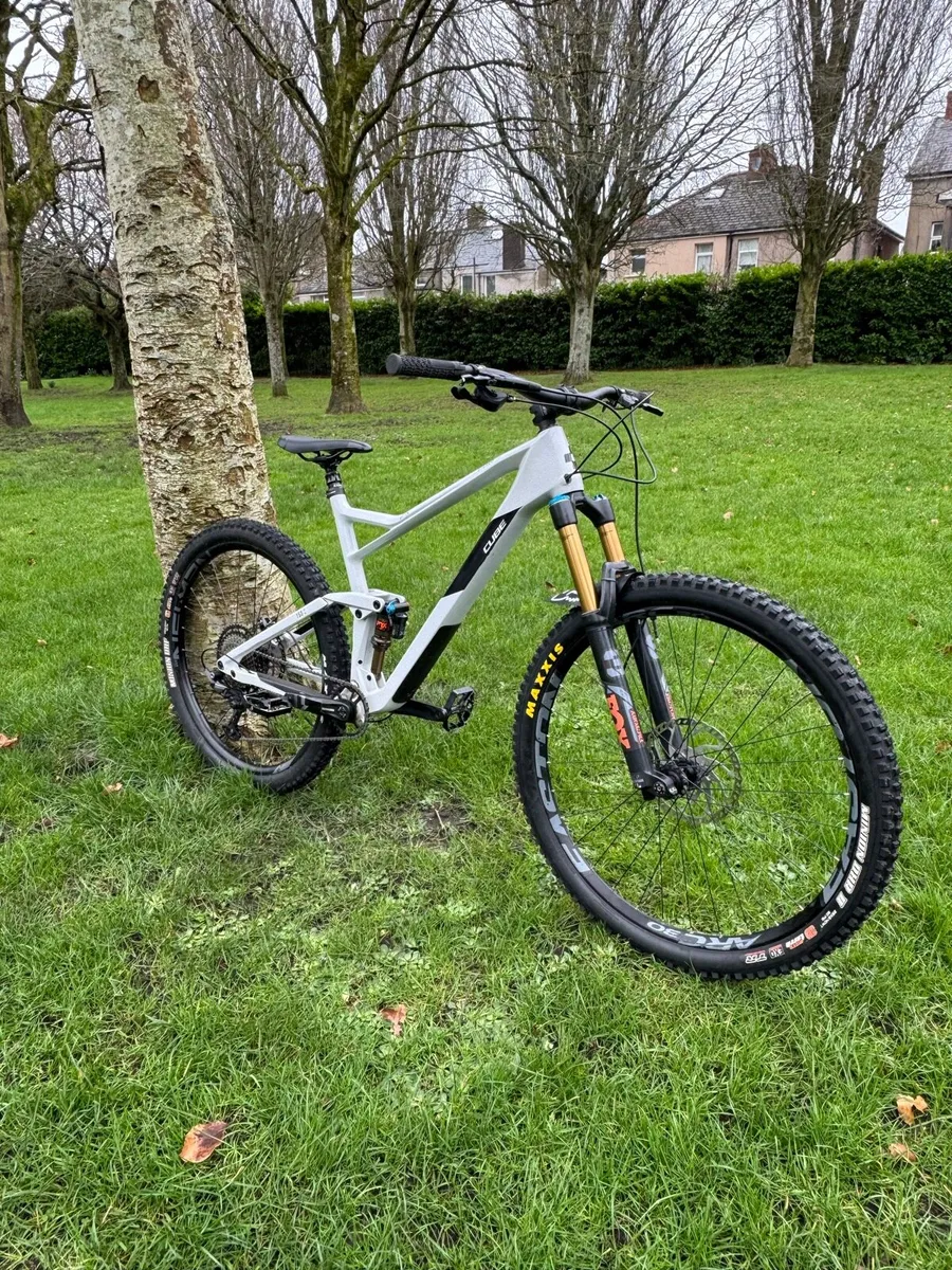 Cube Stereo , Like new - Image 1