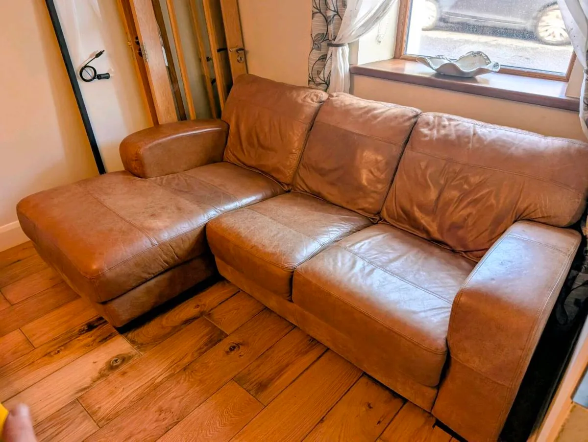 DFS Thor Leather Sofa REDUCED - Image 2
