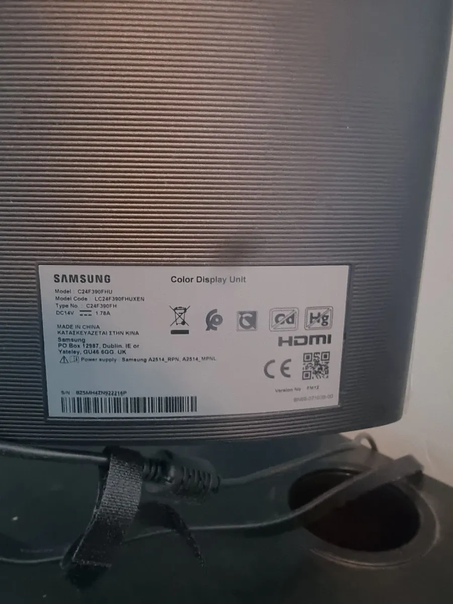 Samsung CF390 24" Curved Monitor - Black - Image 3