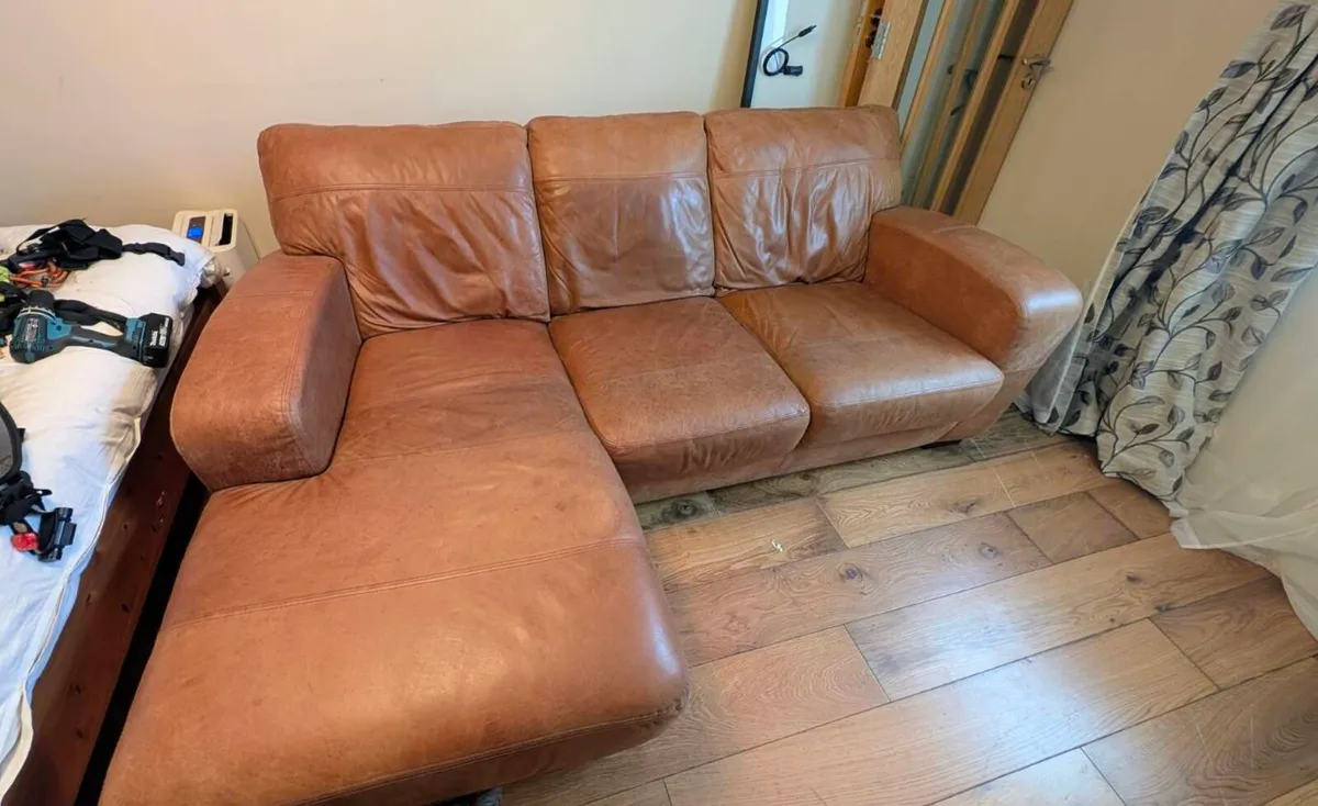 DFS Thor Leather Sofa REDUCED - Image 3