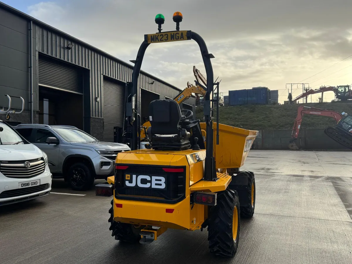 JCB 3TON SWIVEL DUMPER - Image 4