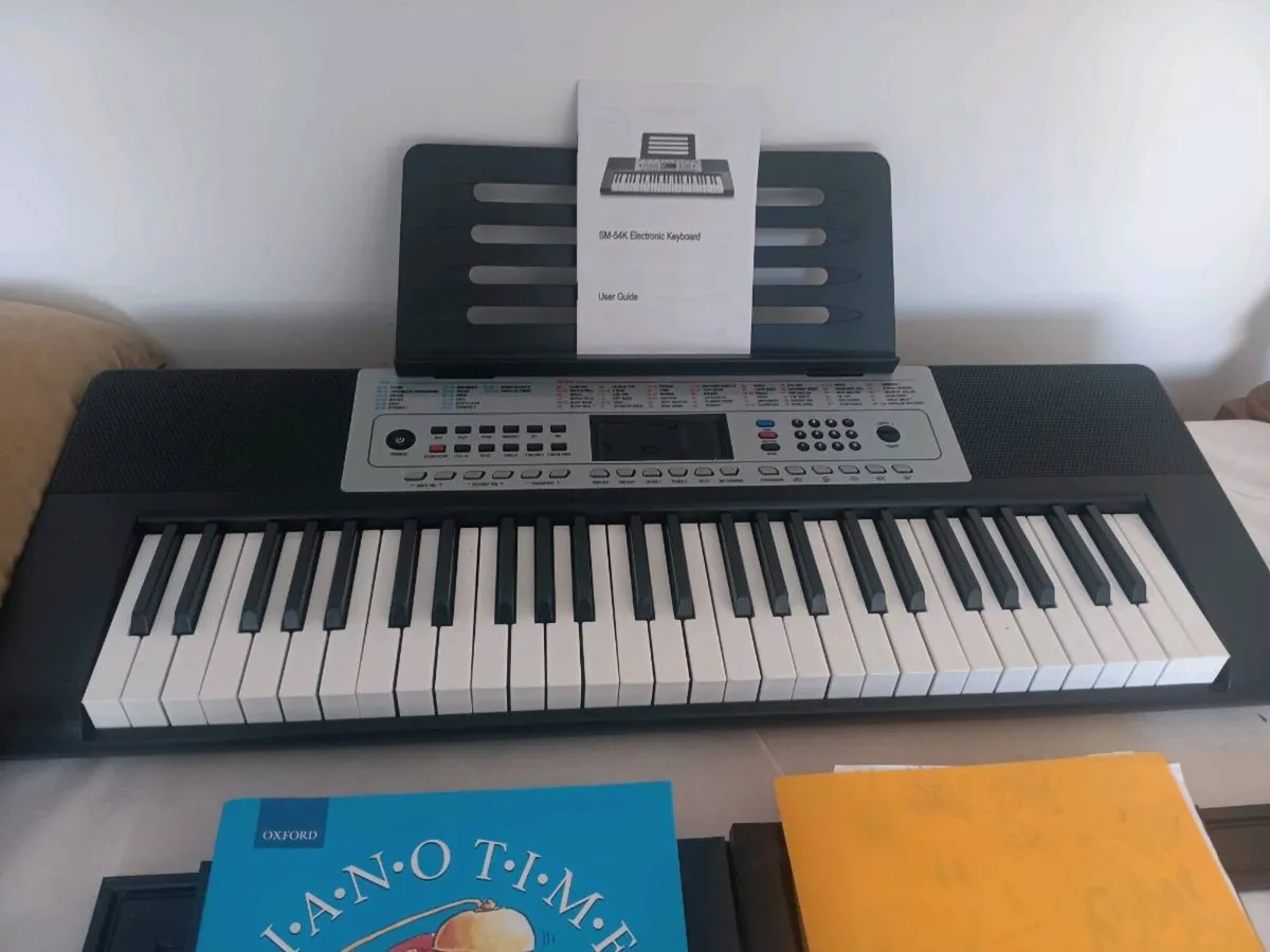 Electronic keyboard - Image 1