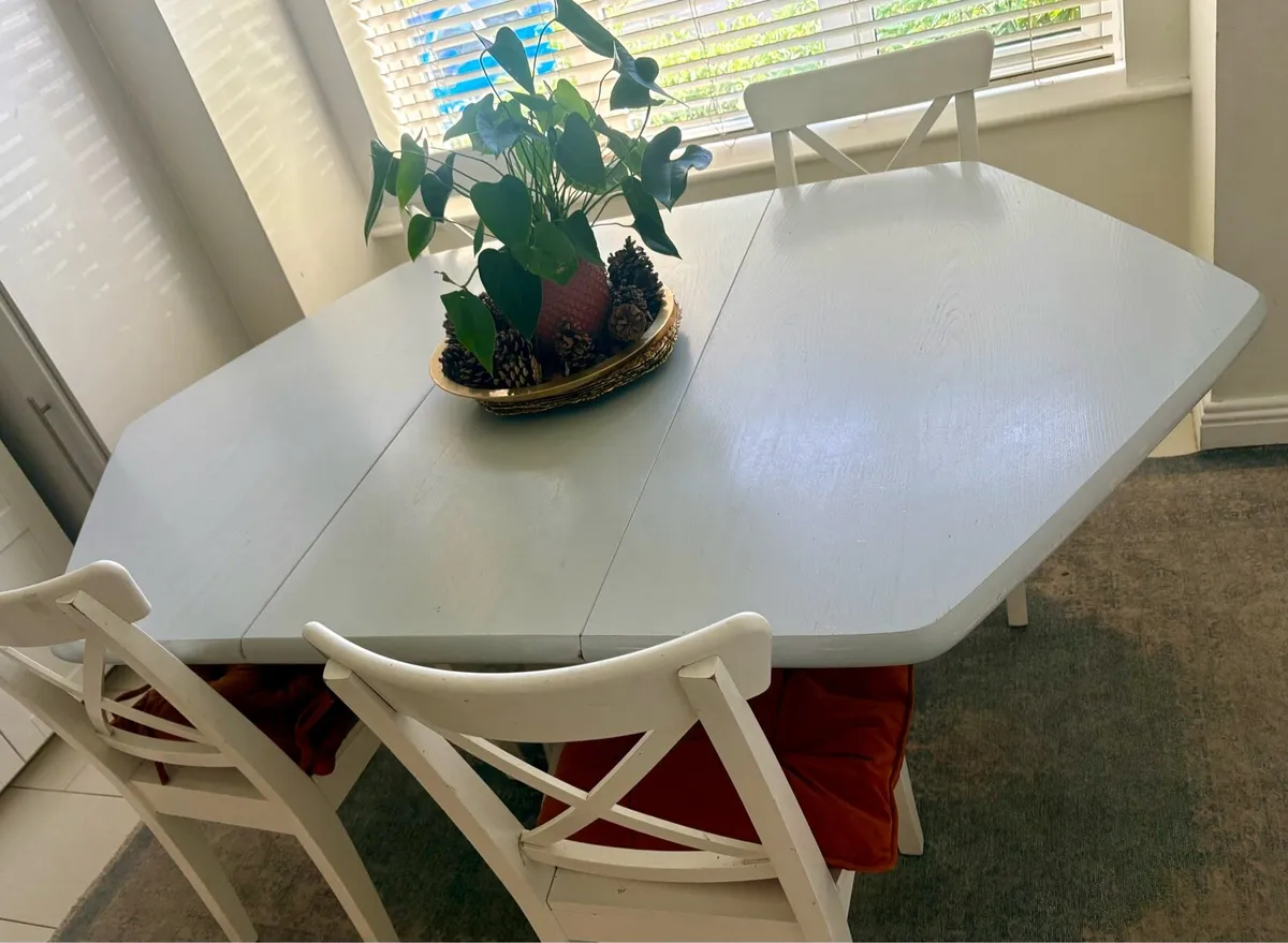 Kitchen table & 4 chairs free to collect €0 - Image 3