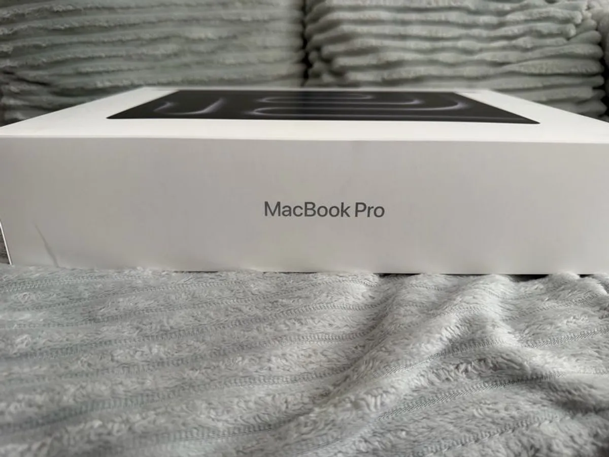 MacBook Pro 14.2 inch 24GB unified memory 512GB SSD - Image 2