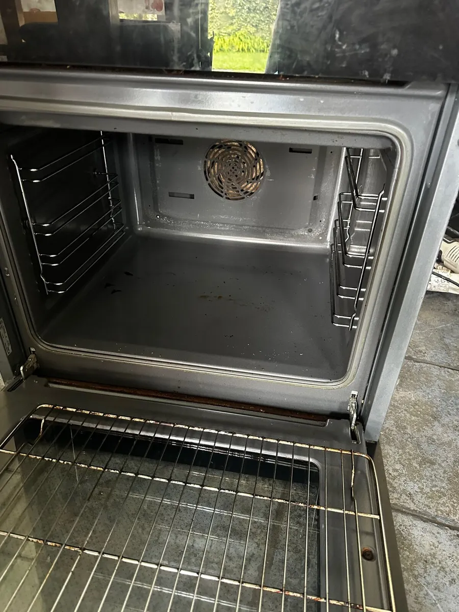 Oven - Image 1