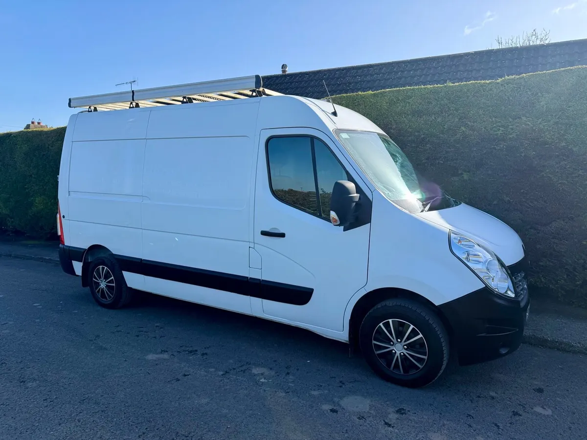 2019 Renault Master High spec TINY MILES - Image 1