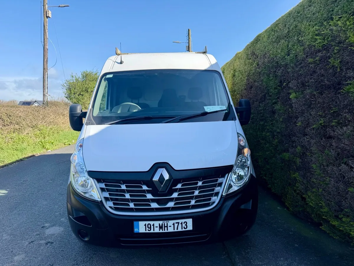 2019 Renault Master High spec TINY MILES - Image 2