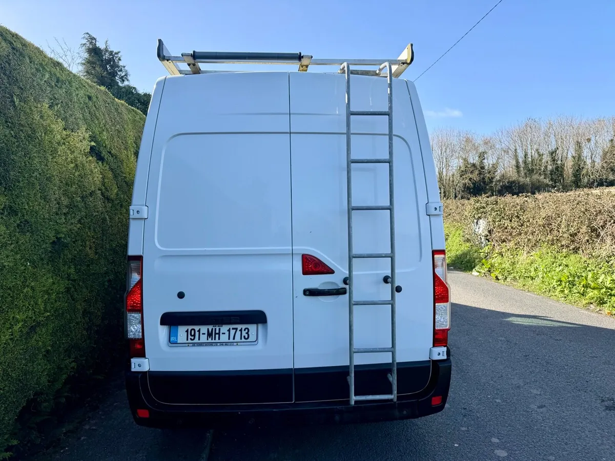 2019 Renault Master High spec TINY MILES - Image 3