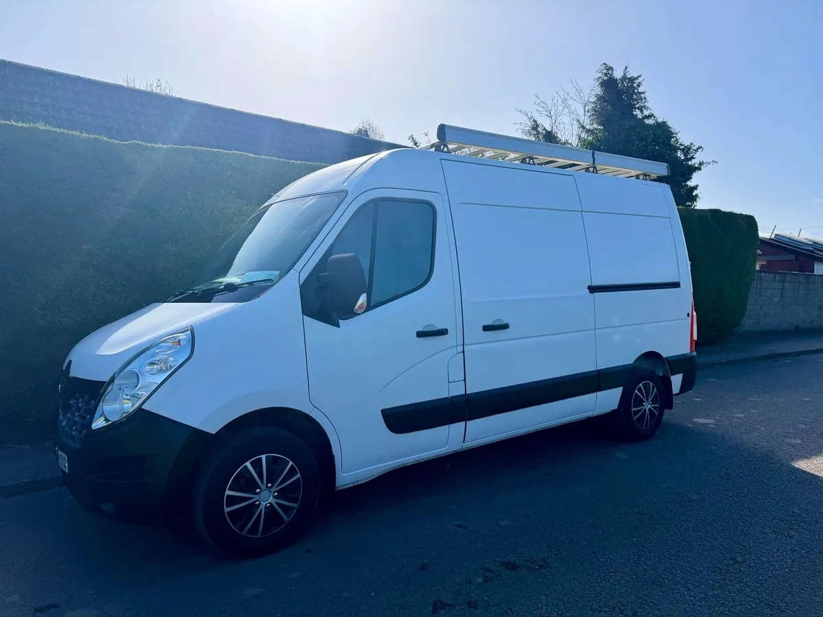 2019 Renault Master High spec TINY MILES - Image 4