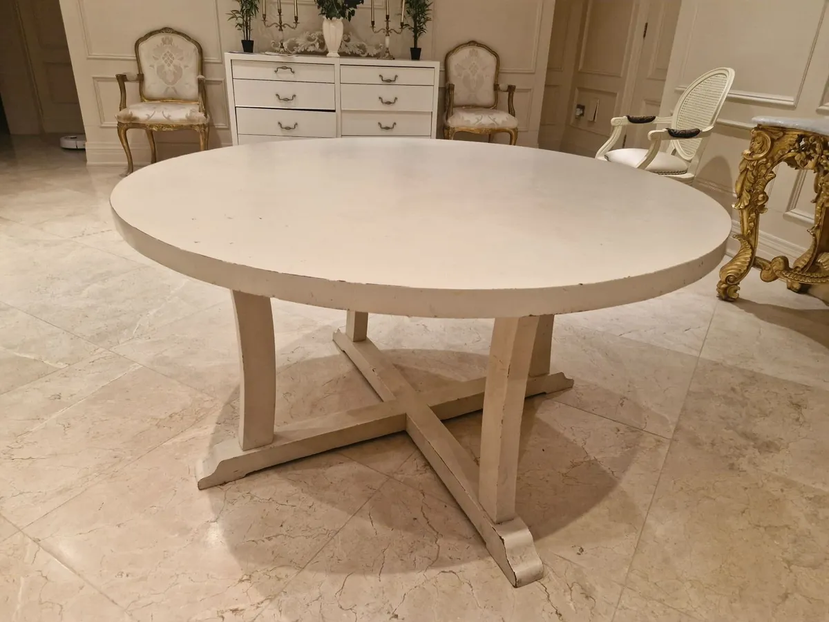 Dining table - Image 1