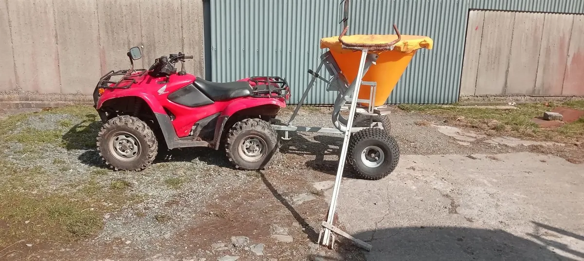 Jarmet quad fertilizer sprayer as new - Image 2