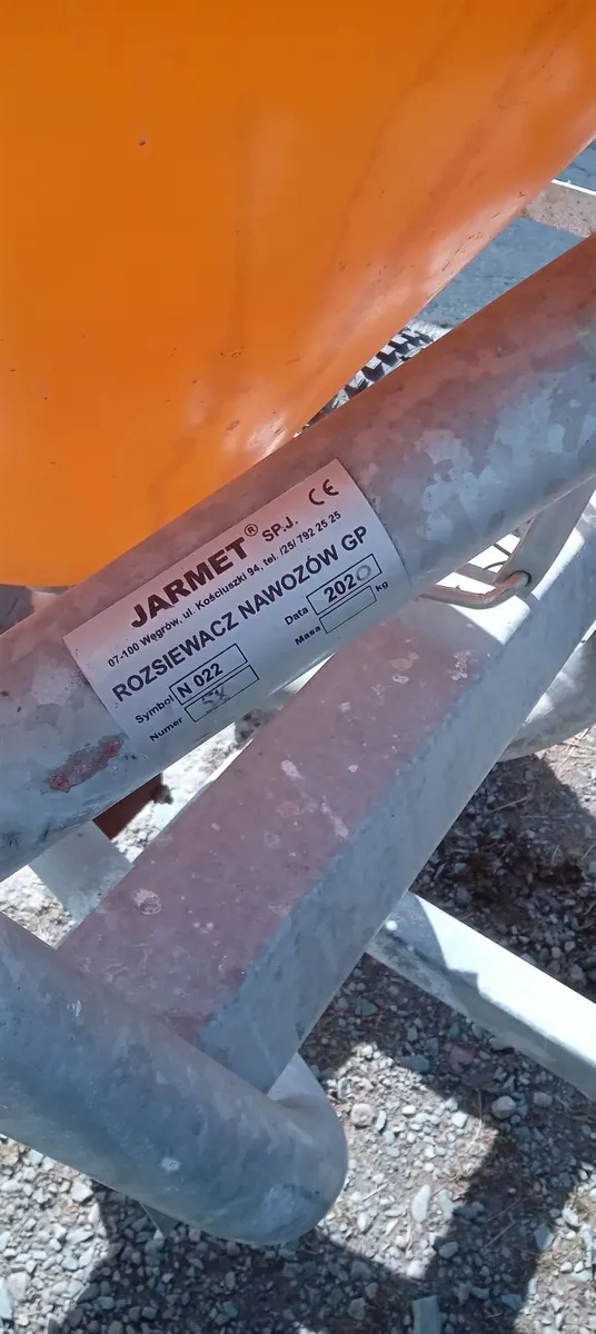 Jarmet quad fertilizer sprayer as new - Image 3