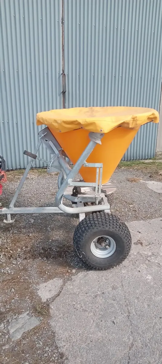 Jarmet quad fertilizer sprayer as new - Image 4