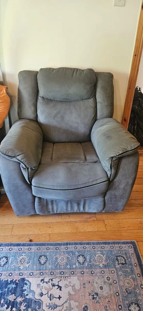 Corner Sofa & 2 Arm Chairs - Image 2