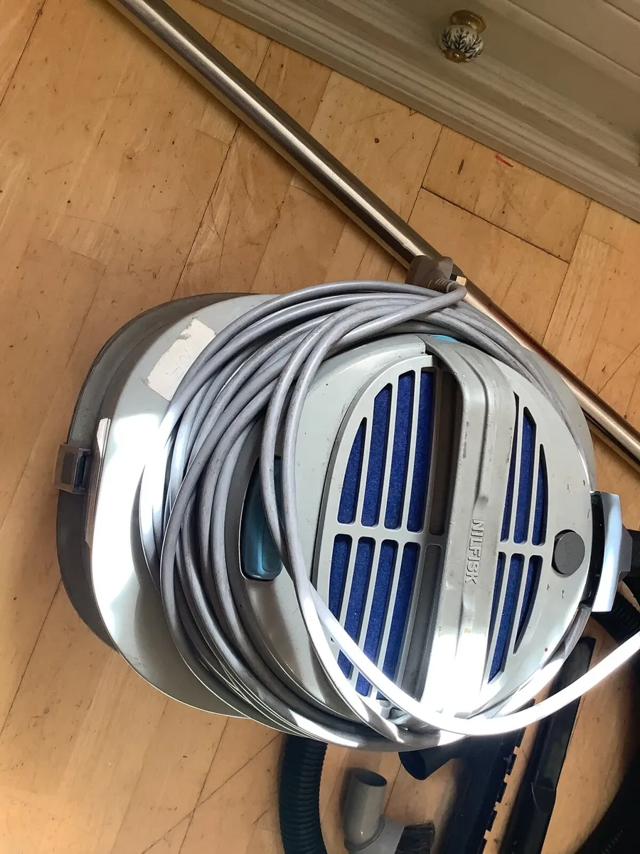 Nilfisk GS90 vacuum cleaner - Image 2