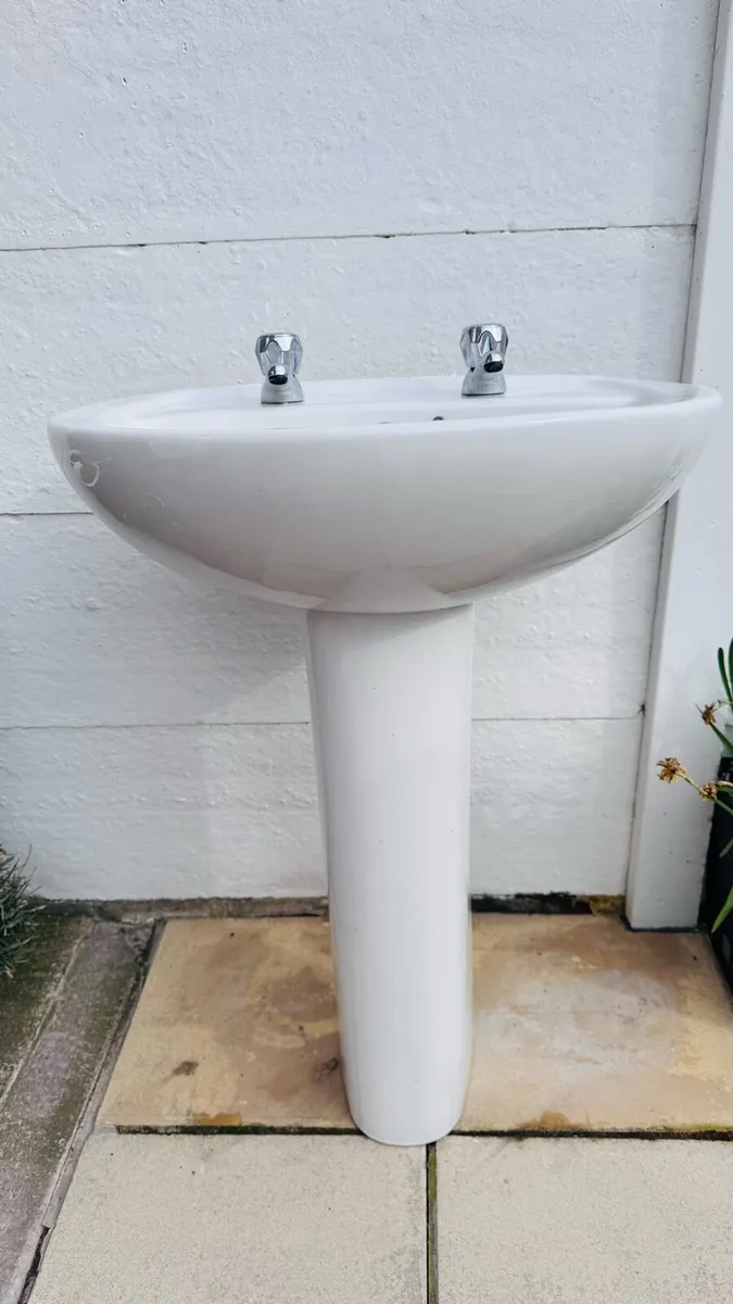 Bathroom sink - Image 2