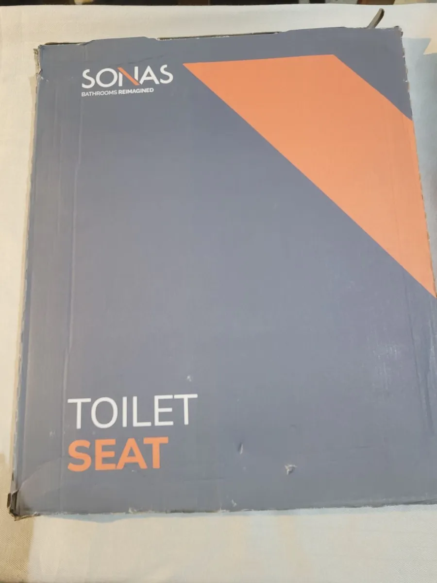 5 toilet seats - Image 1