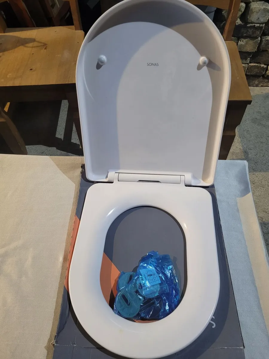 5 toilet seats - Image 2