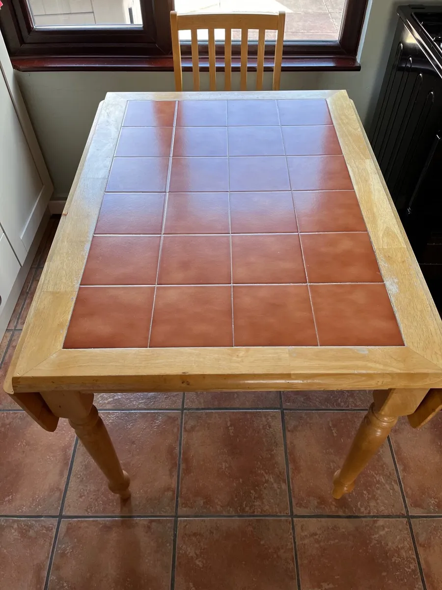 Table and Chairs - Image 2